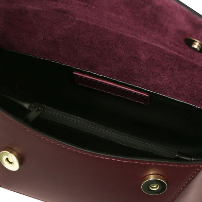 TL Bag - Bolso de hombro de piel  | TL142253 in burgundy leather with forro interior de ante and zipper pocket inside sobre fondo blanco