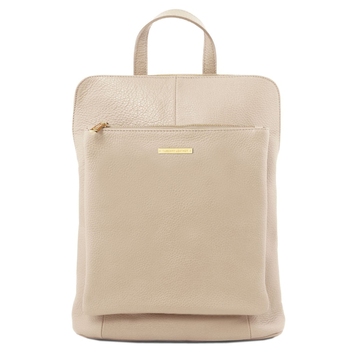 Beige backpack tegen witte achtergrond