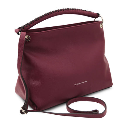 TL Bag - Soft Borsa in pelle italiana | TL142087 in bordeaux pelle martellata con braided manico superiore e tracolla removibile su sfondo bianco