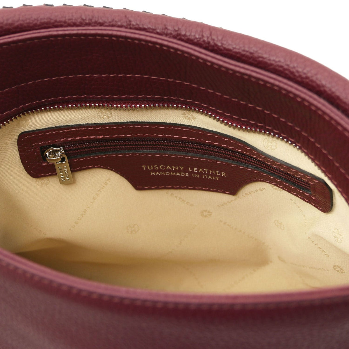 TL Bag - Soft Borsa in pelle italiana | TL142087 in bordeaux pelle martellata con interior zip pocket e beige fodera in tessuto.