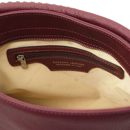 TL Bag - Soft Borsa in pelle italiana | TL142087 in bordeaux pelle martellata con interior zip pocket e beige fodera in tessuto.
