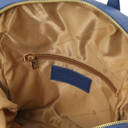 Interior of blue leather backpack with doublure cognac and poche zippée plus a blue brand label