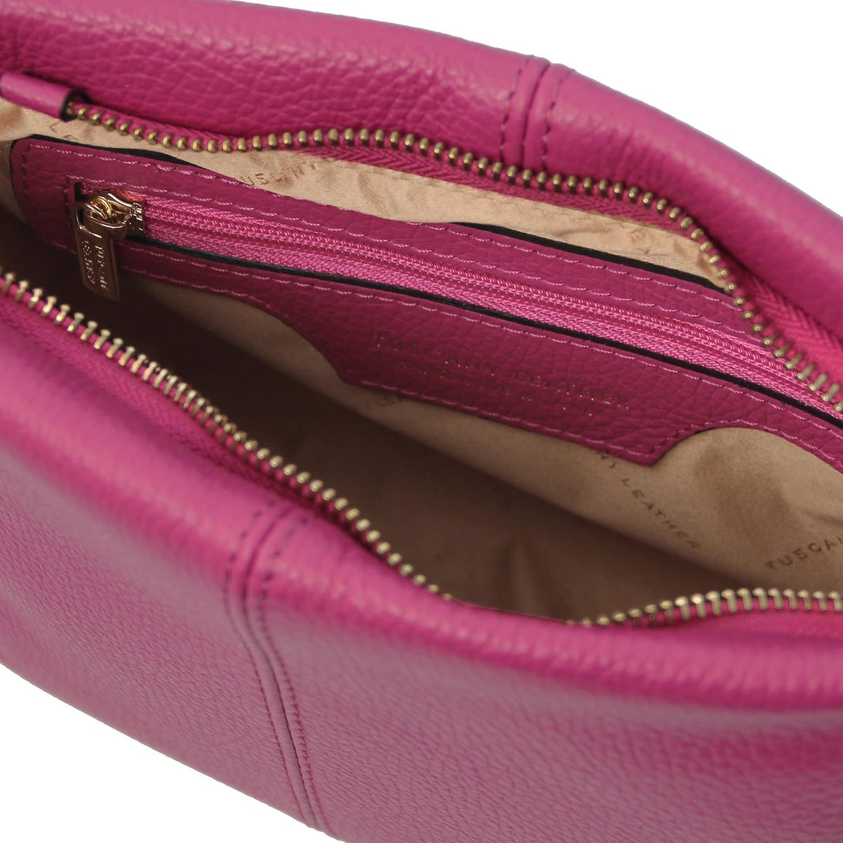 Geöffnetes view of a pink weiches Leder shoulder bag showing smooth Innenfutter and Reissverschlusstasche with gold-tone zipper pull.