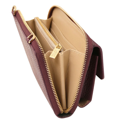 Urania - Leather phone wallet with strap | TL142433 in burgundy piel granulada with gold zipper and multiple compartments sobre fondo blanco