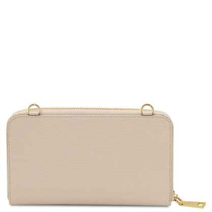 Back view of beige pebble leather cartera para móvil with strap and herrajes dorados