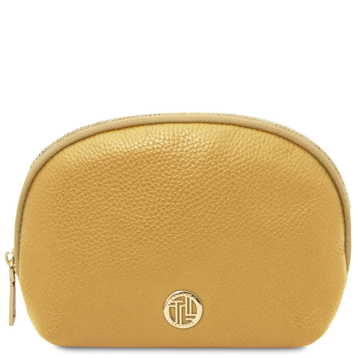 Soft yellow leather toiletry case with textura granulada and curved top zipper closure, featuring subtle herrajes dorados detail.