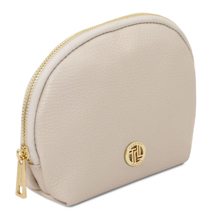 Vera piel suave toiletry case in beige with cremallera dorada and circular logo plaque