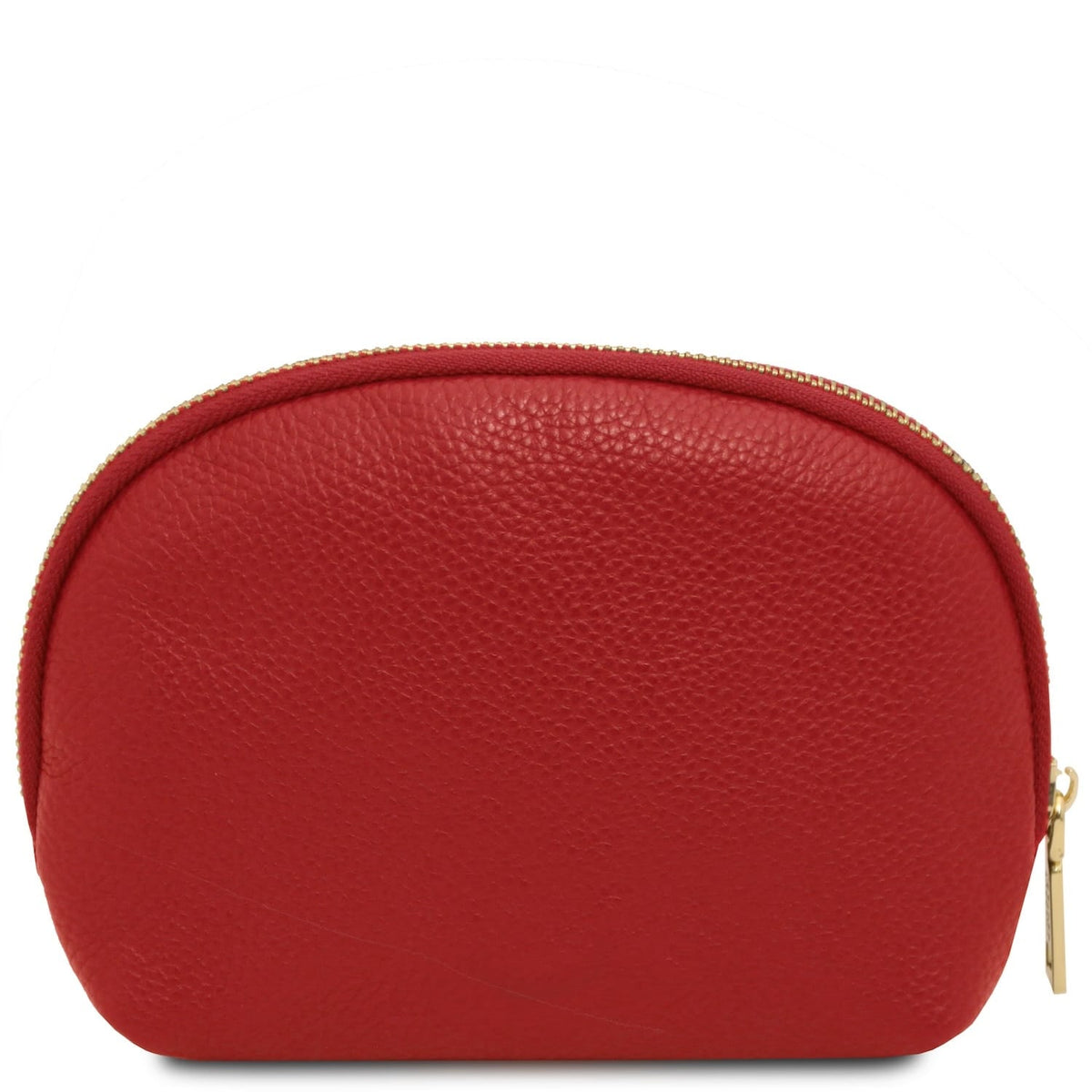 Front-right perspective of red Vera leather toiletry case with a cremallera dorada and textured grain.