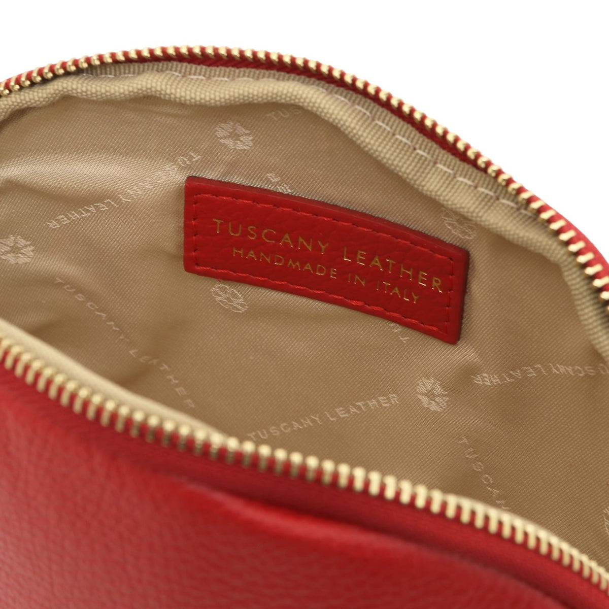 Rojo Vera leather toiletry case opened to reveal forro beige and a handmade in Italy label.
