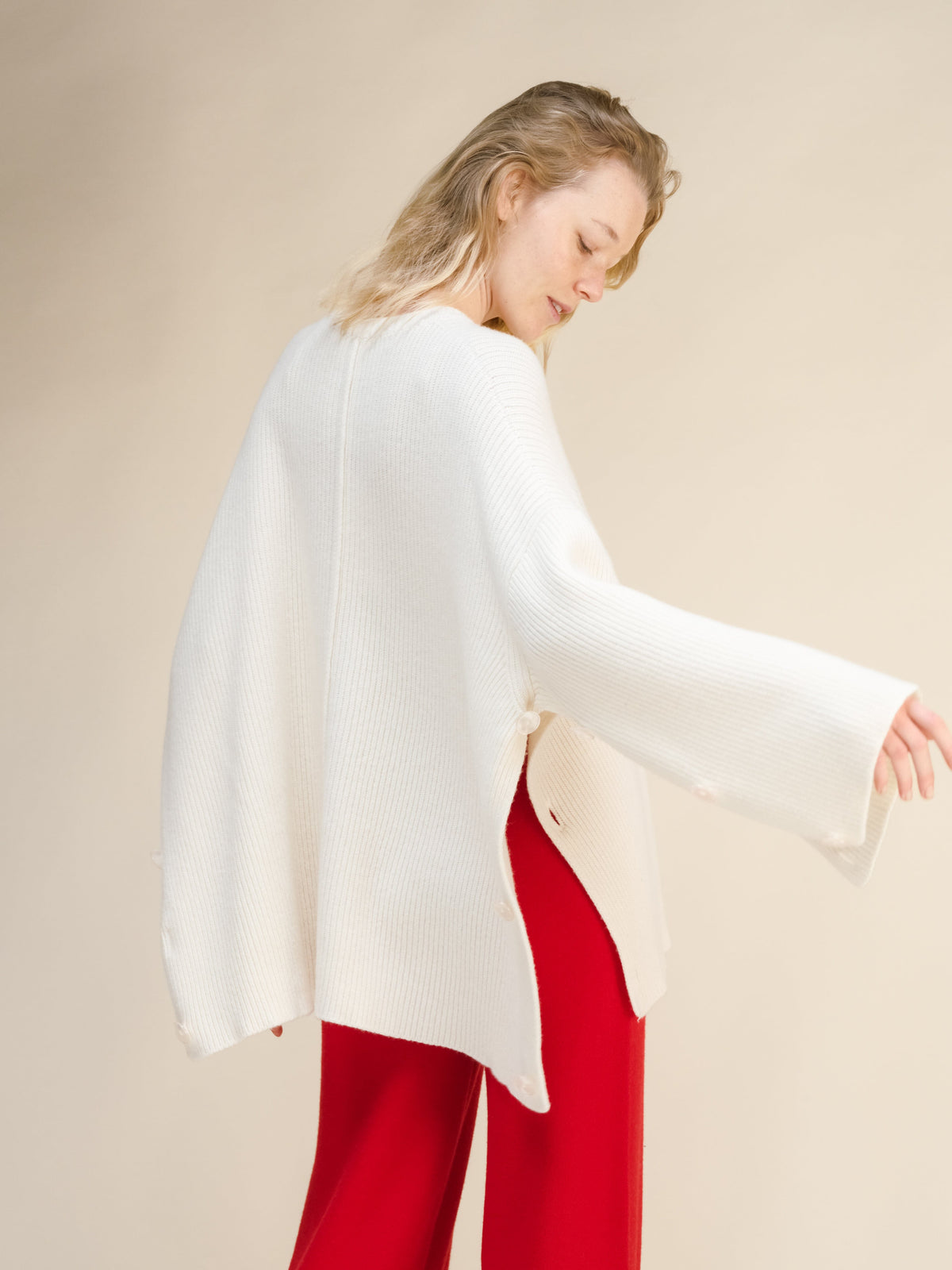Maglieria Bianco naturale / S Maglione-cappa oversize in misto lana e cashmere San Rocco Italia